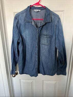 Old Navy Light Blue Denim Button-Up Shirt